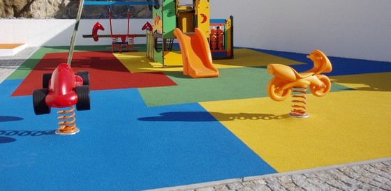 piso emborrachado para playground